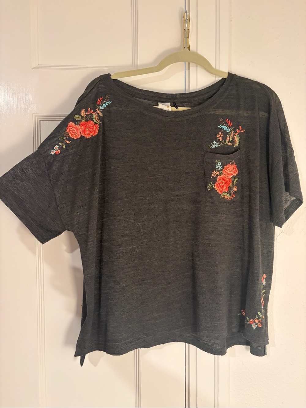Embroidered Dusty Green Short-Sleeve Pocket Top